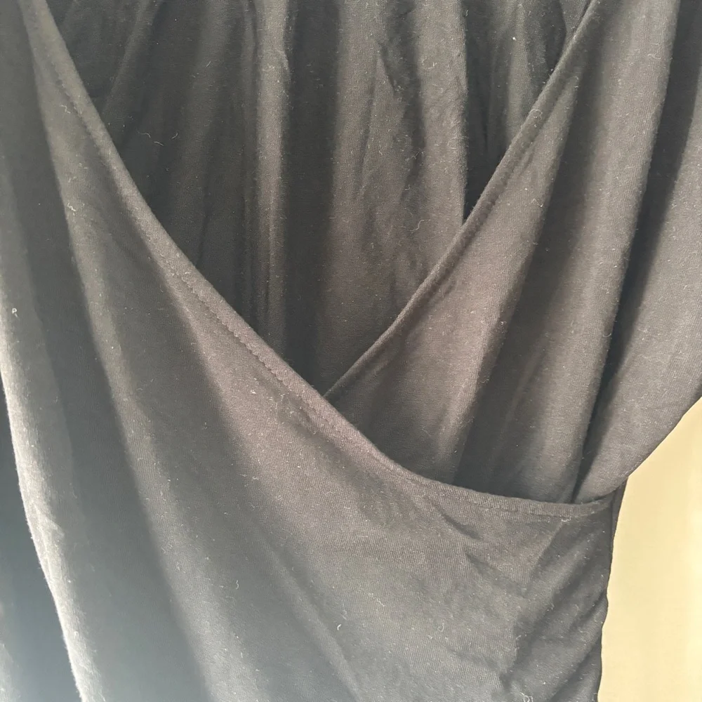 Encircled Black Reversible Breakaway wrap top 3/4 Sleeve - Size Medium - Picture 5 of 12